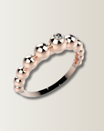 Anillo de bolitas con diamante
