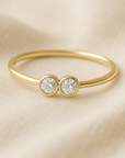 Anillo con dos diamantes
