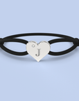 Brazalete de corazón con cordón de satén