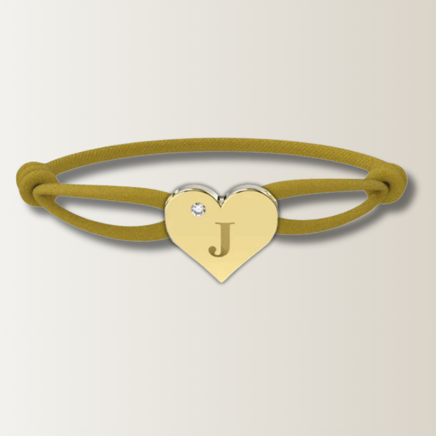Brazalete de corazón con cordón de satén