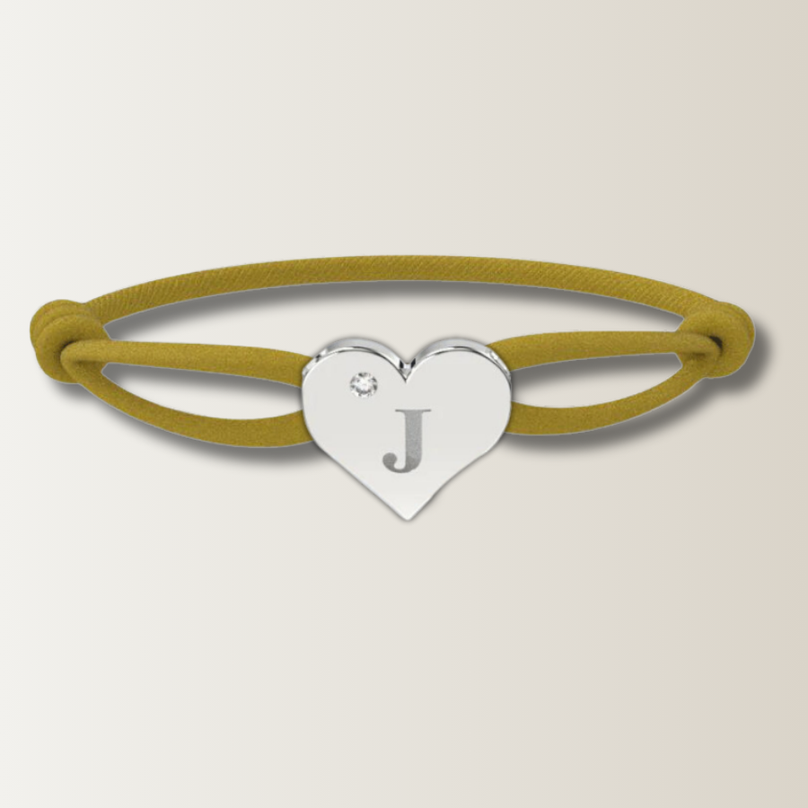 Brazalete de corazón con cordón de satén