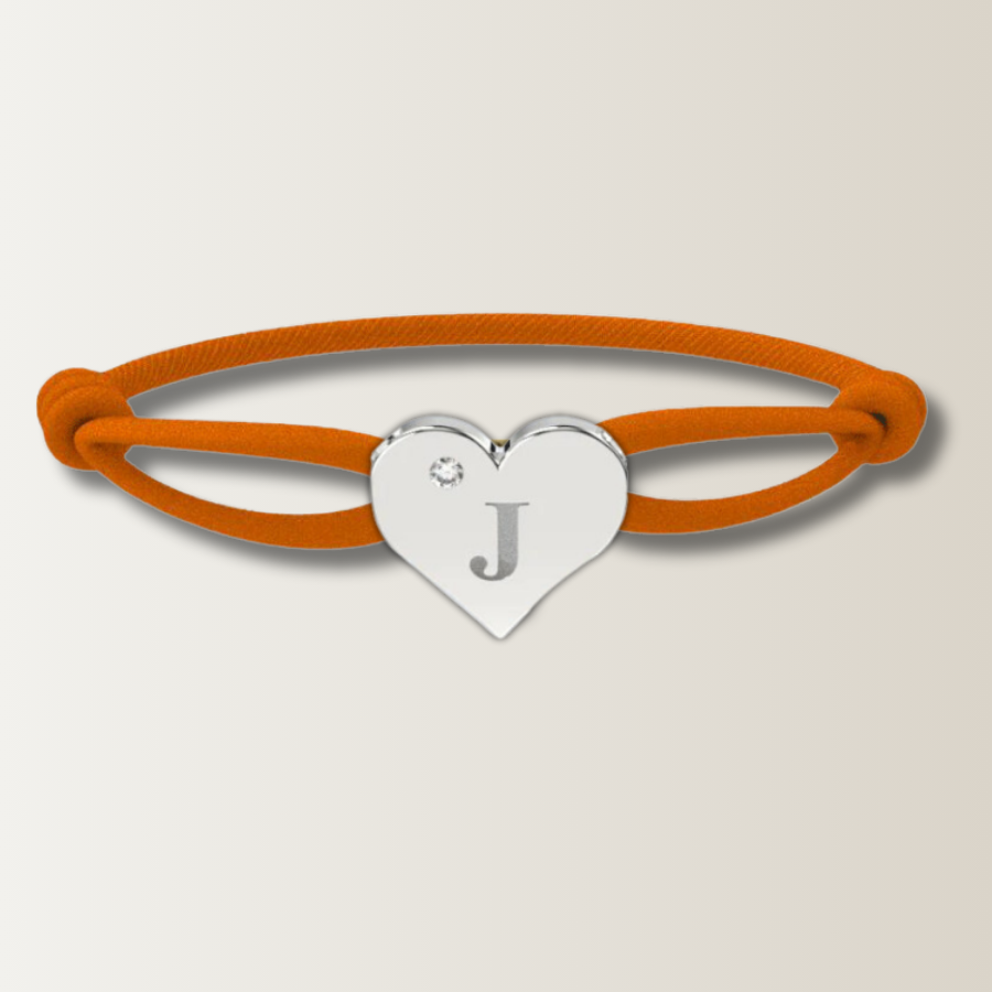 Brazalete de corazón con cordón de satén