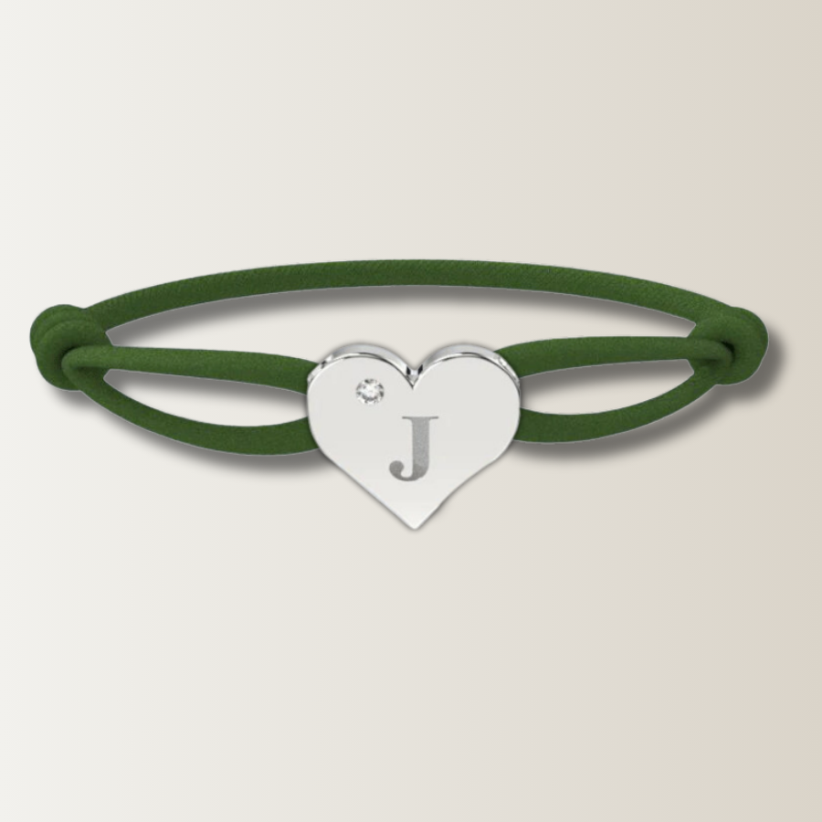 Brazalete de corazón con cordón de satén