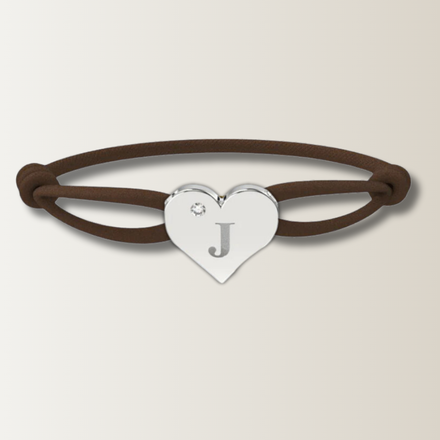 Brazalete de corazón con cordón de satén