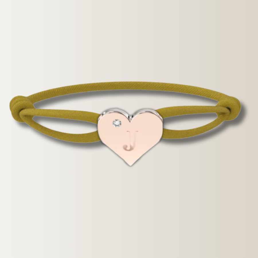 Brazalete de corazón con cordón de satén