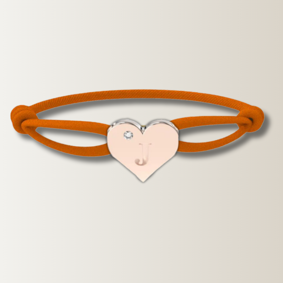 Brazalete de corazón con cordón de satén