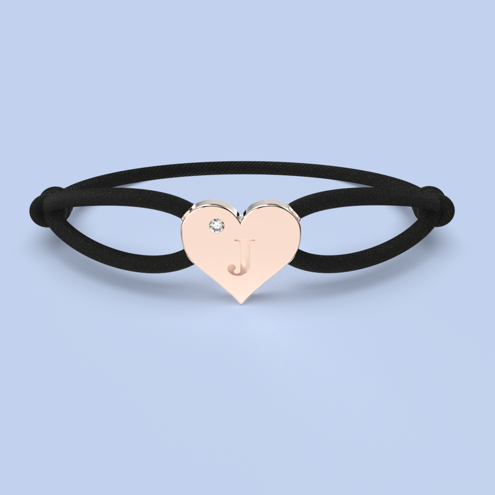 Brazalete de corazón con cordón de satén